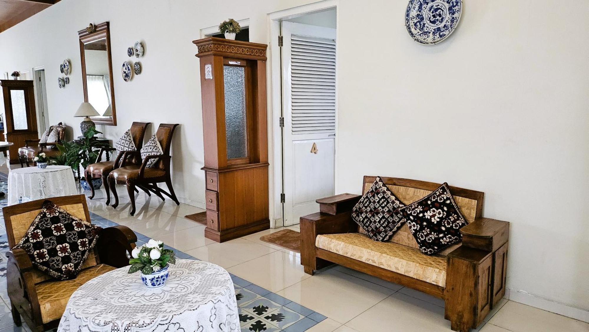 Surokarsan 9 House Yogyakarta Hotel Kültér fotó